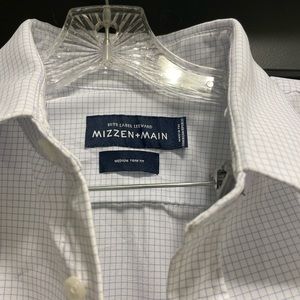 Mizzen+main size medium trim fit dress shirt. New without tags